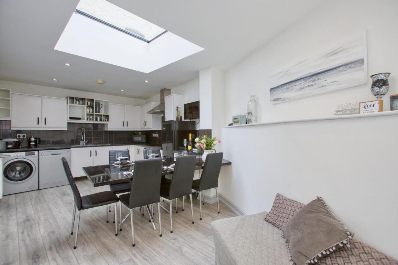Fantastic 1bd Hideaway 2 Minutes To The Sea Holiday home *